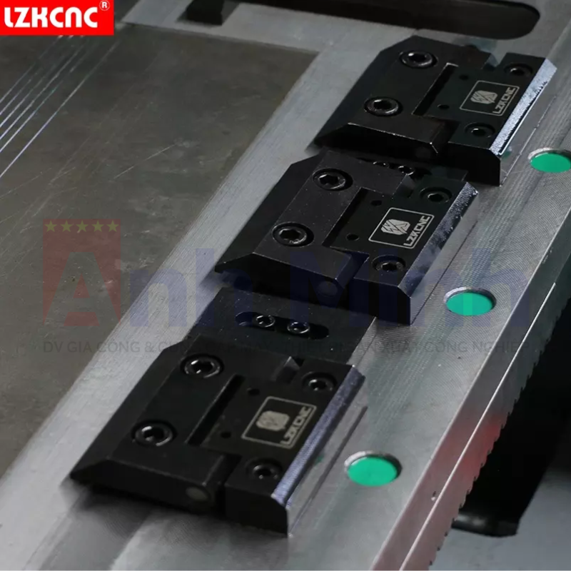 Kẹp và ép Máy chấn thủy lực tạo rãnh chữ V IZKCNC LZK4015